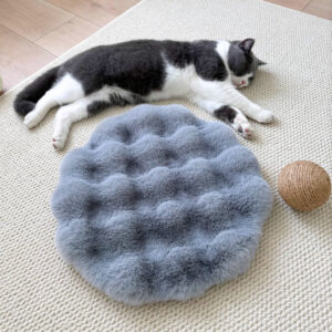 Plush Round Cat Mat - Soft Faux Fur Sleeping Pad (40cm Diameter) by Elosung